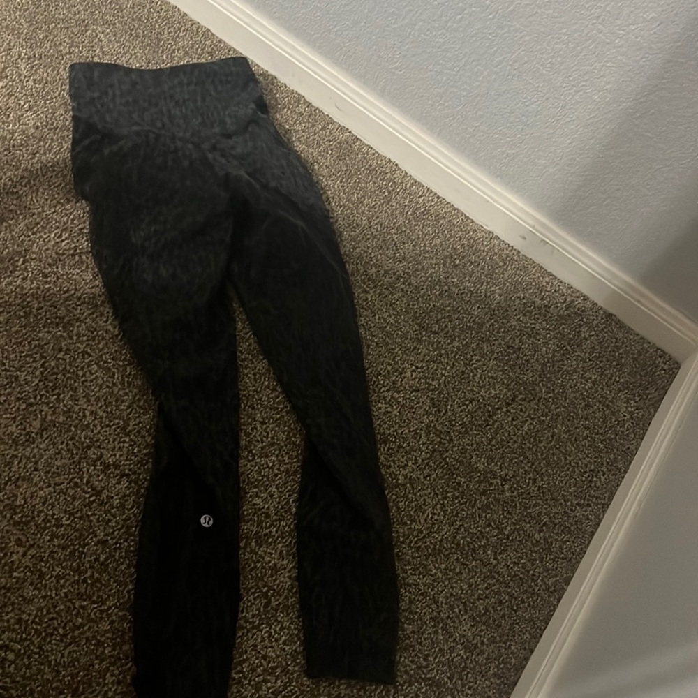 Lululemon black cheetah print leggings size 2